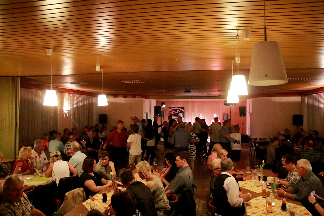 Ostertanz mit Ost West Express
