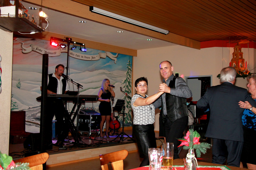 Weihnachtstanz mit Trio Kogler