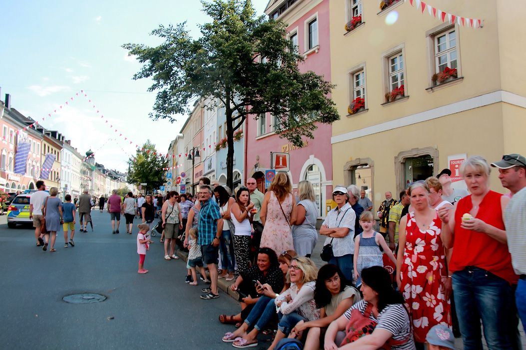 Fotos dieser Veranstaltung: Zuschauer Volksfestumzug Hofer Volksfest 2018