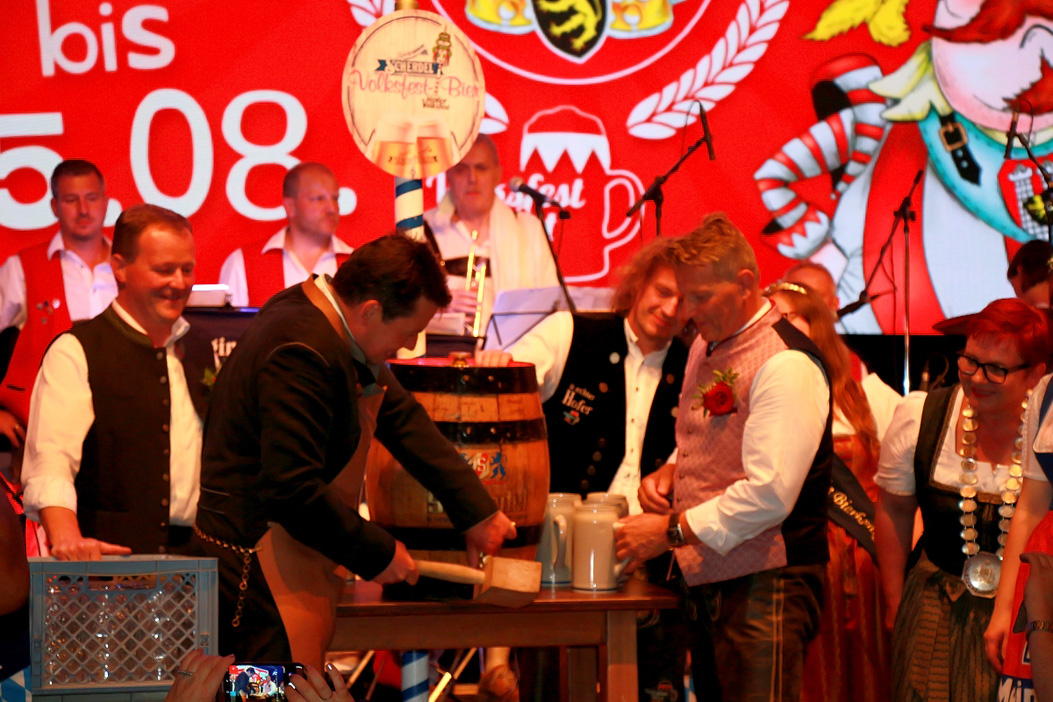 Fotos dieser Veranstaltung: Bieranstich Hofer Volksfest 2018
