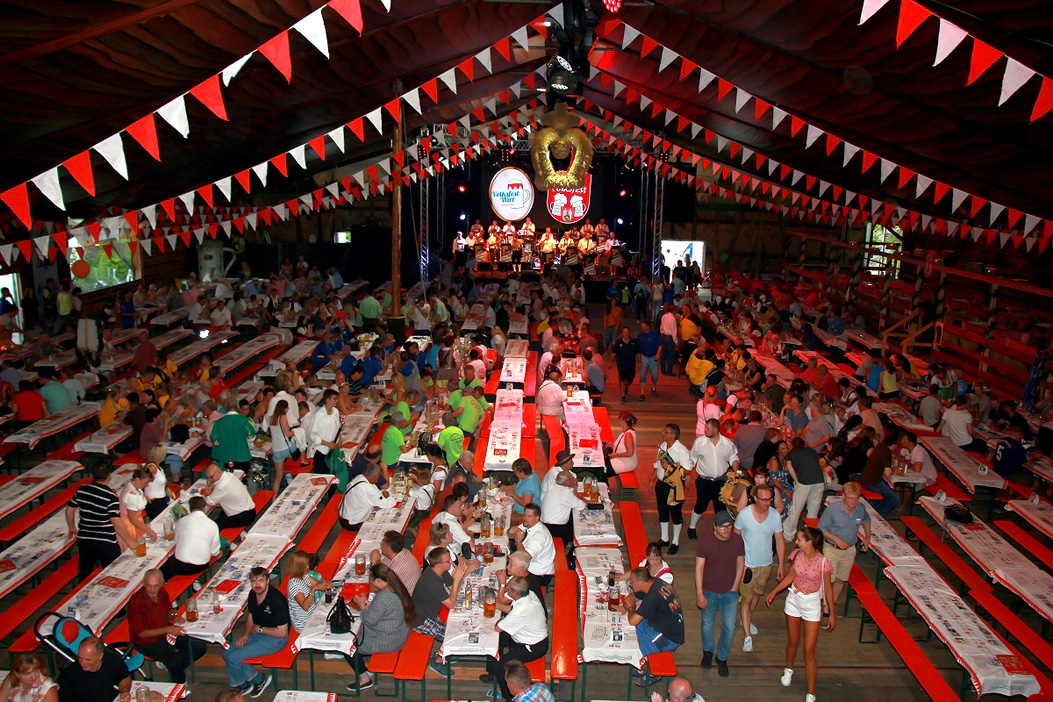 Fotos dieser Veranstaltung: Auftakt mit der Original Töpener Blasmusik Hofer Volksfest 2018