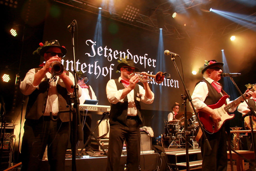 Fotos dieser Veranstaltung: Tag der Sparkasse Jetzendorfer Hinterhofmusikanten Hofer Volksfest 2018