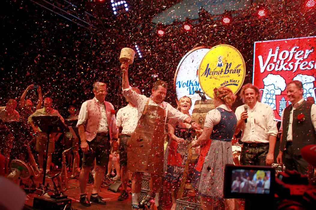 Fotos dieser Veranstaltung: Bieranstich Hofer Volksfest Tag 1