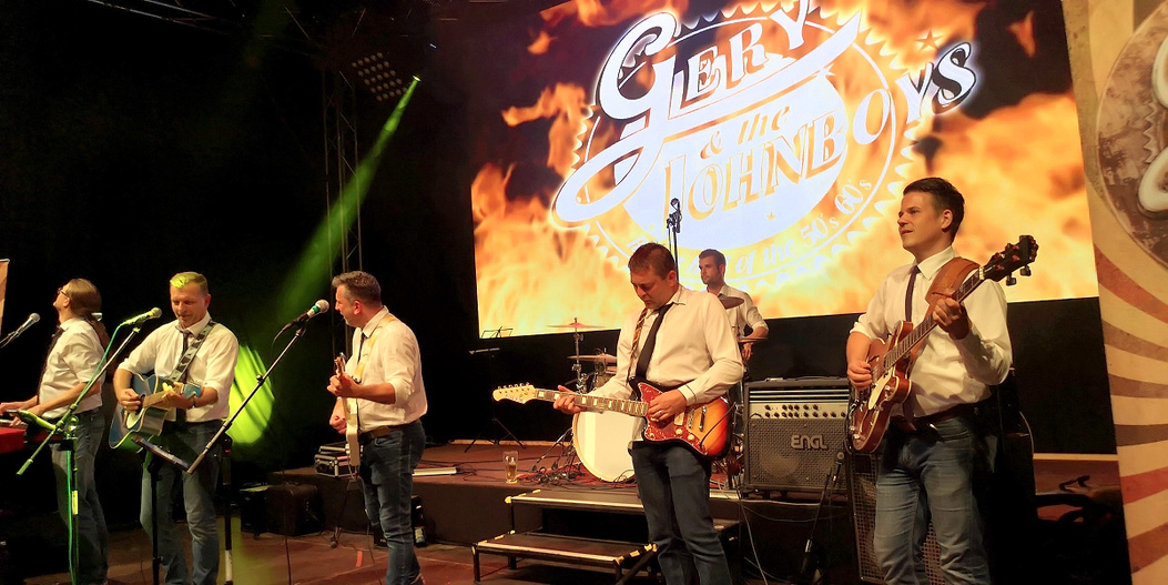 Fotos dieser Veranstaltung: Gery & the Johnboys  Tag der Generationen Hofer Volksfest Tag 4