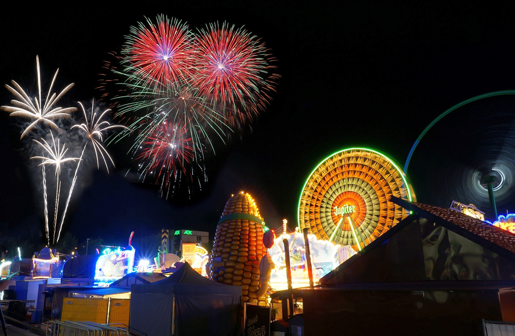 Fotos dieser Veranstaltung: Feuerwerk Partyvögel Hofer Volksfest Tag 8