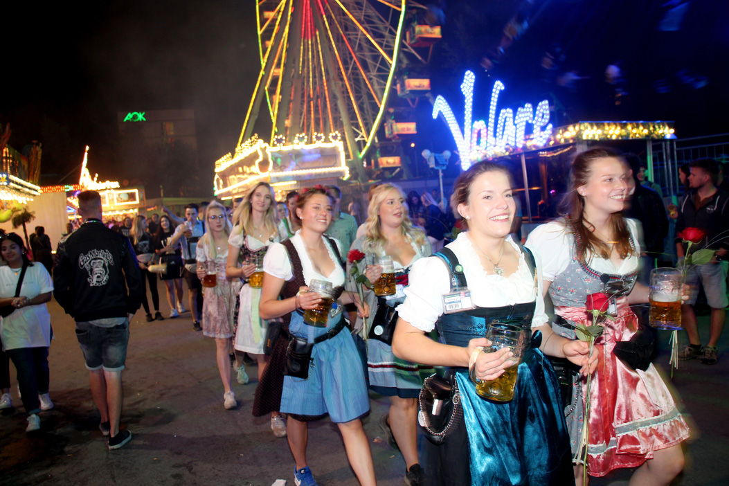Fotos dieser Veranstaltung: Auszug der Bedienungen Hofer Volksfest Hofer Volksfest 2019