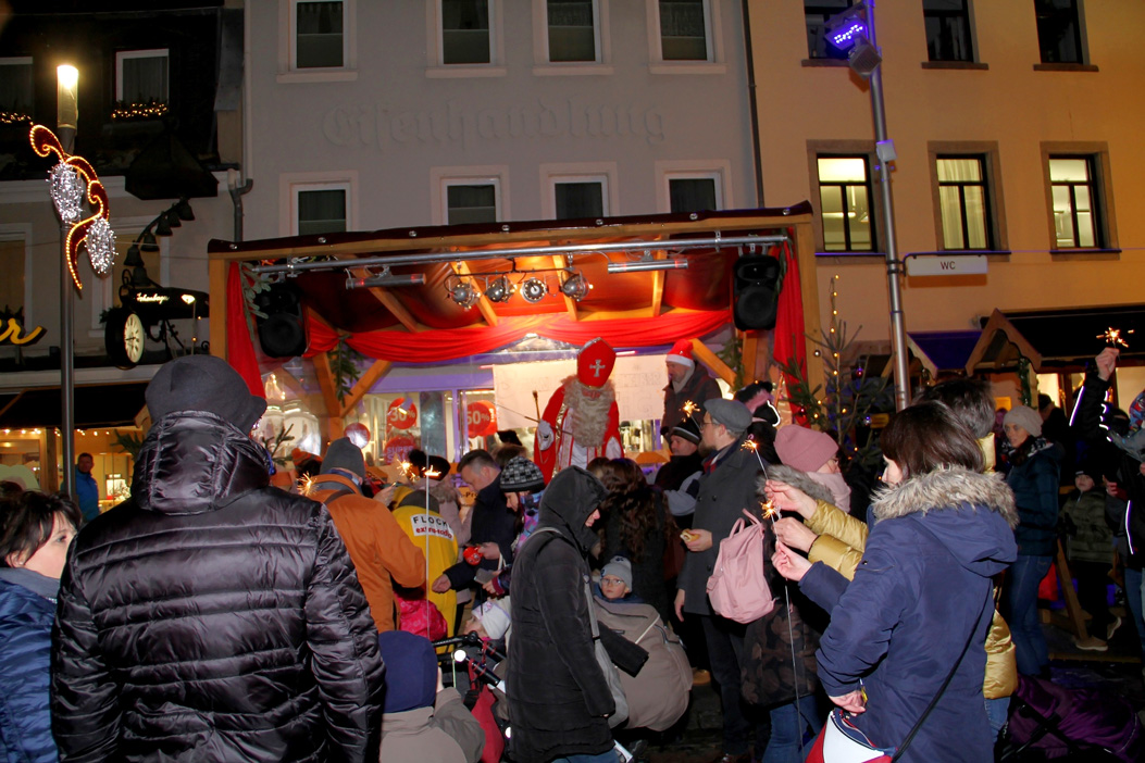 Fotos dieser Veranstaltung: Sternlaschmeißer Aktion & Gery Hofer Weihnachtsmarkt 2019