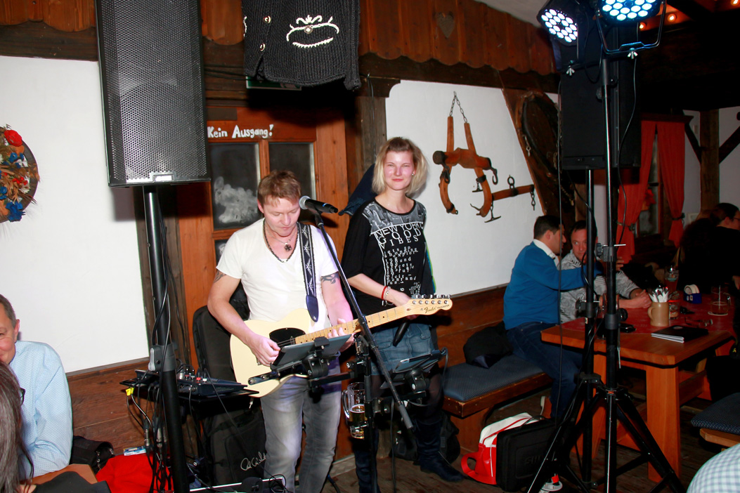 Fotos dieser Veranstaltung: Enzo in der Skihütte Hof 6.12.19 Neue Skihütte