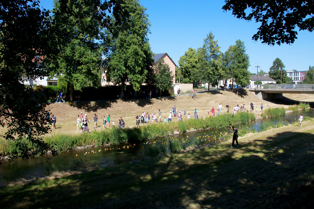 Fotos dieser Veranstaltung: Entenrennnen 2022 Müterclub Hof