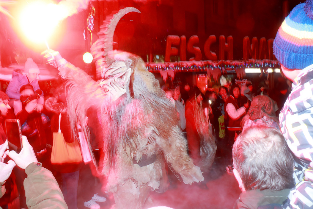 Perchtenlauf Hofer Weihnachtsmarkt Hof 17.12.22