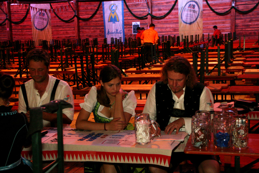 Fotos dieser Veranstaltung: Hofer Volksfest 2013 - Abends Festbetrieb mit der Töpener Blaskapelle