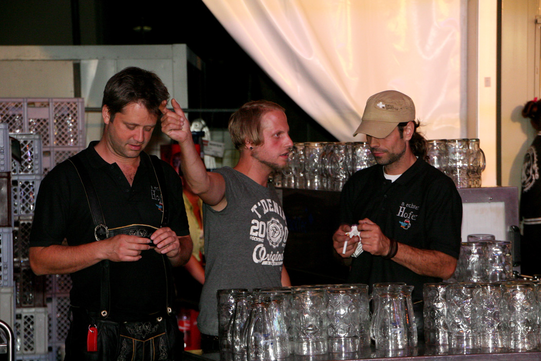 Fotos dieser Veranstaltung: Hofer Volksfest 2013 - 6. Tag Abends Tag der Sparkasse mit den Isertaler Hexen