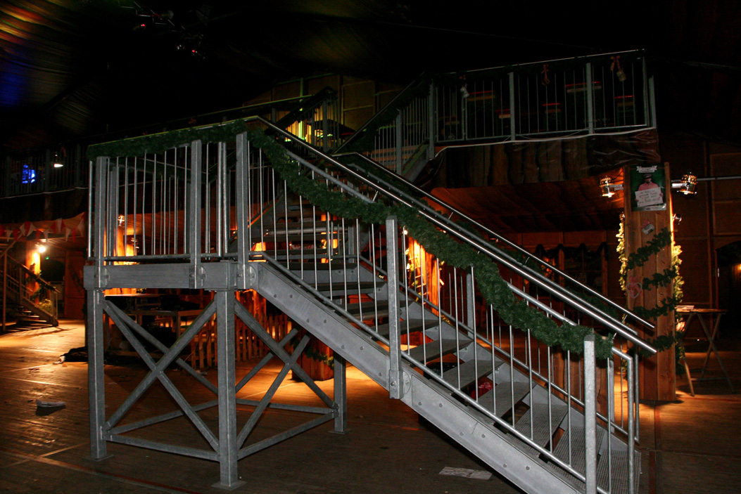 Fotos dieser Veranstaltung: Hofer Volksfest 2013 - letzter Tag Nacht Abbau