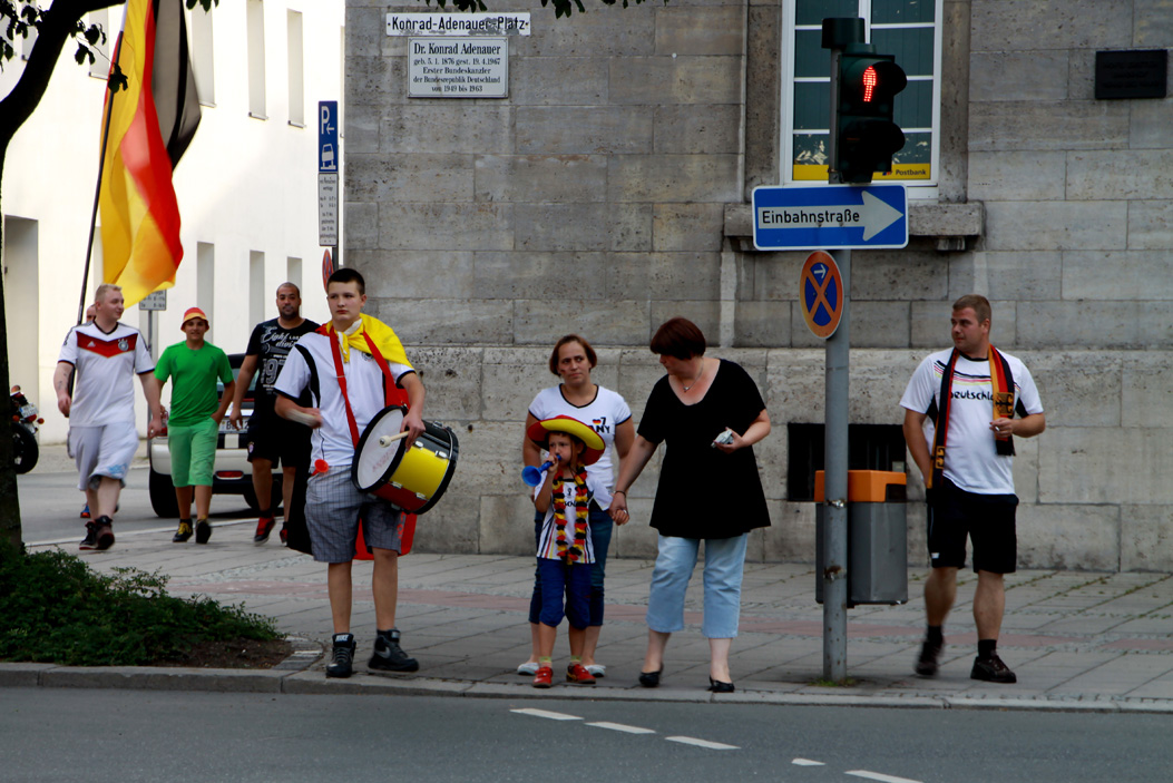 Fotos dieser Veranstaltung: Public Viewings Fussball WM Viertelfinale Deutschland Frankreich 4.7.2014 Autokorso