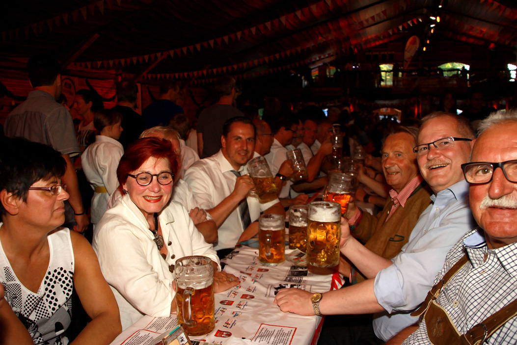 Fotos dieser Veranstaltung: Hofer Volksfest 2014 Bieranstich