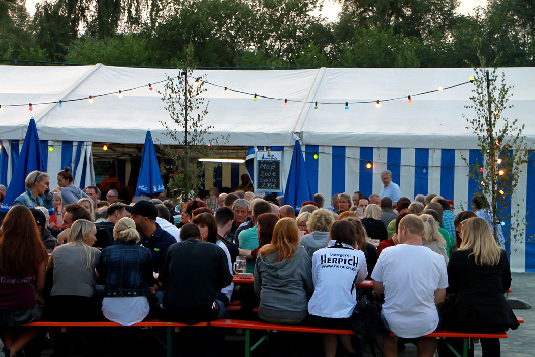 Fotos dieser Veranstaltung: Wiesla Sportfest mit der Dirty Heckel Band