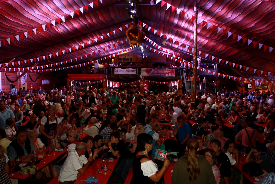 Fotos dieser Veranstaltung: Hofer Volksfest 2014 Tag der Sparkasse mit den Isartaler Hexen