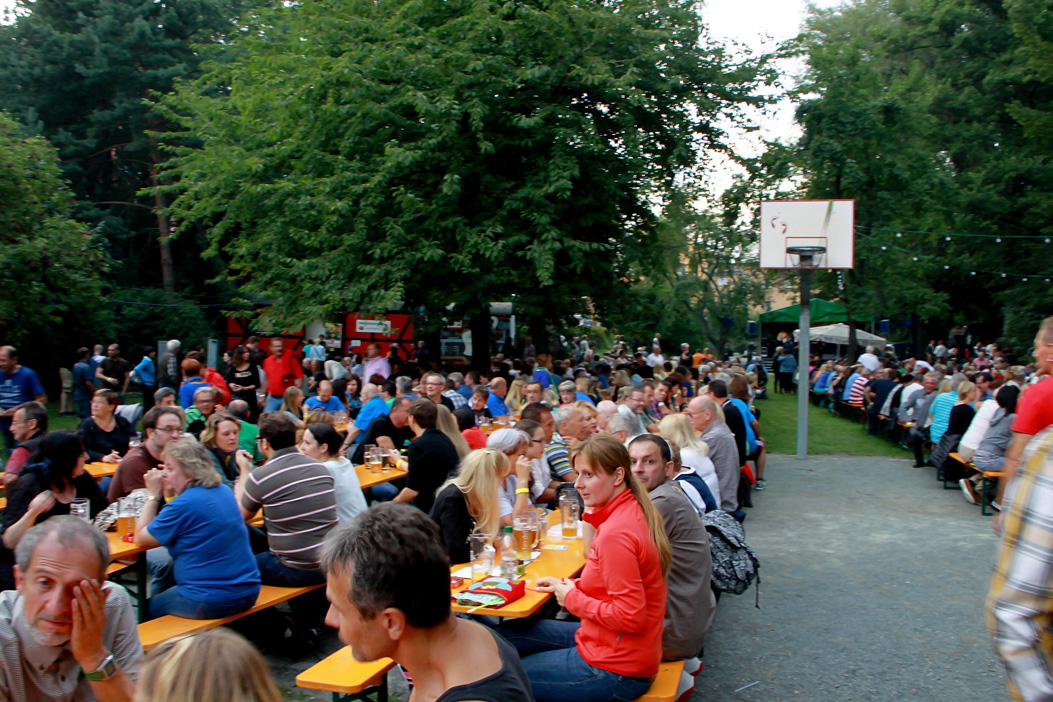 Fotos dieser Veranstaltung: Saaleauenfest Abends mit Dirty Heckel Band